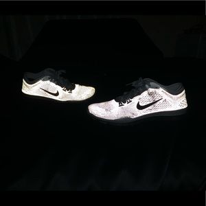 NIKE - running sneakers